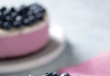 Cheesecake ricotta e mirtilli con frollini al cacao