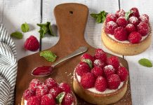 Crostatine ai lamponi con crema di ricotta