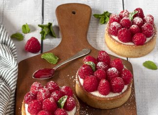 Crostatine ai lamponi con crema di ricotta