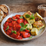 Peperonata con cubotti di frittata alla menta