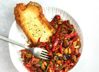 Dip di peperoni, cipolle rosse e noci