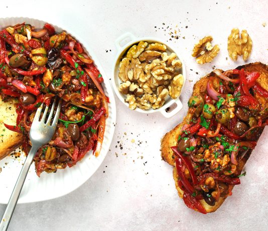 Dip di peperoni, cipolle rosse e noci