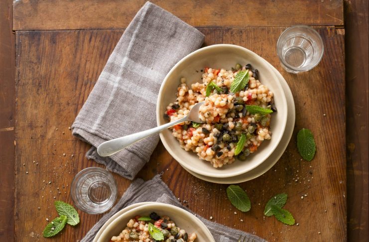 Fregola alla menta con crema cruda di pomodori