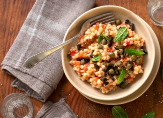 Fregola alla menta con crema cruda di pomodori
