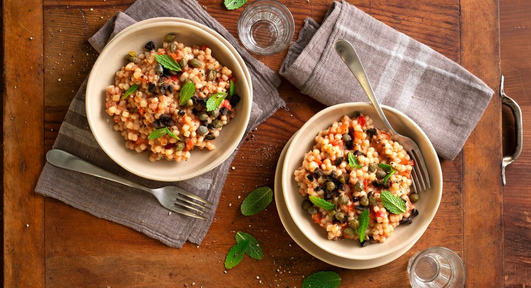 Fregola alla menta con crema cruda di pomodori
