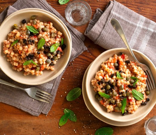 Fregola alla menta con crema cruda di pomodori