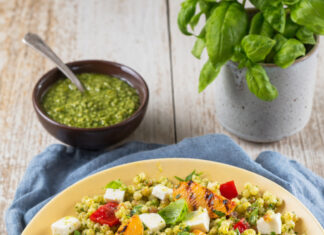Fregola con primo sale, albicocche grigliate e peperoni