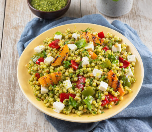 Fregola con primo sale, albicocche grigliate e peperoni
