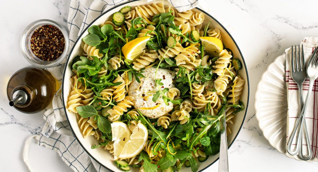Fusilli con zucchine, rucola, burrata e limone