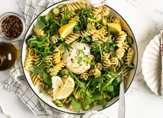 Fusilli con zucchine, rucola, burrata e limone