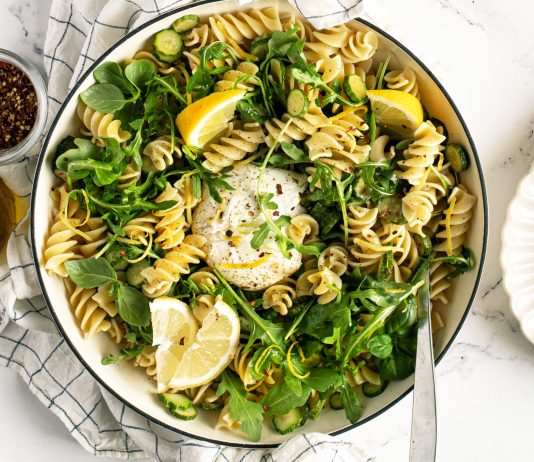 Fusilli con zucchine, rucola, burrata e limone