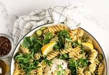 Fusilli con zucchine, rucola, burrata e limone