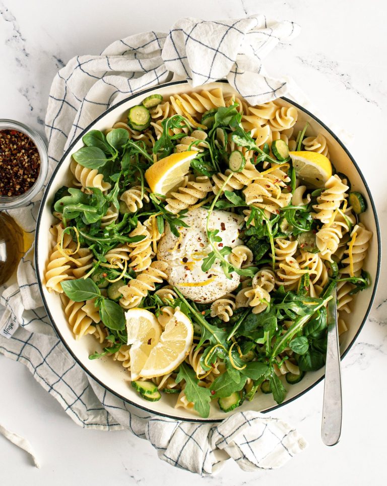 Fusilli con zucchine, rucola, burrata e limone