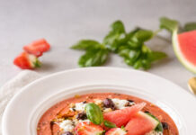 Gazpacho con anguria, stracciatella e olive taggiasche
