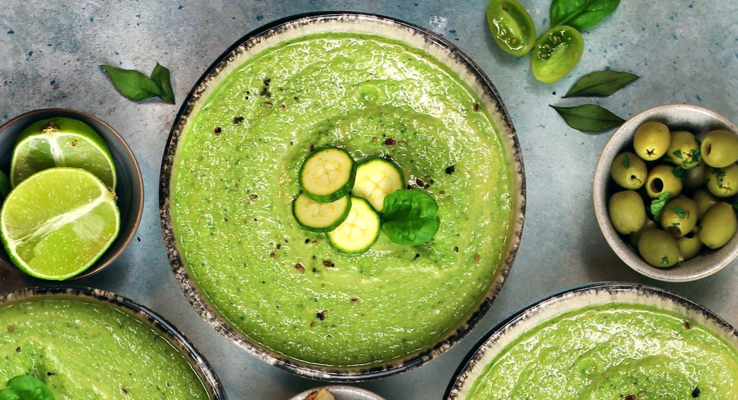 Gazpacho verde con cetrioli e spinacini