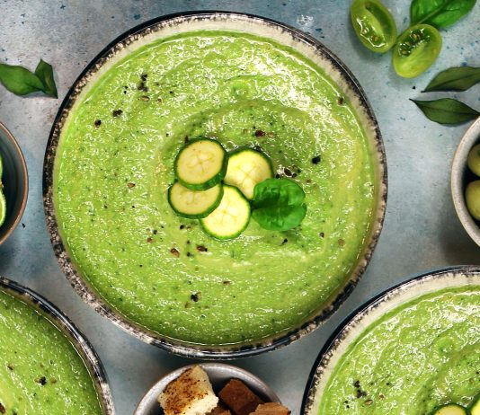 Gazpacho verde con cetrioli e spinacini