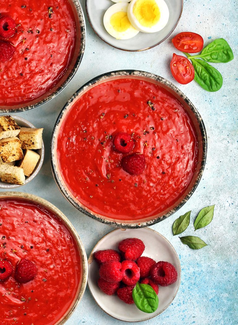 Gazpacho di pomodori, peperoni e lamponi