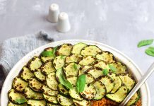 Gratin di zucchine su ragù di bulgur e lenticchie