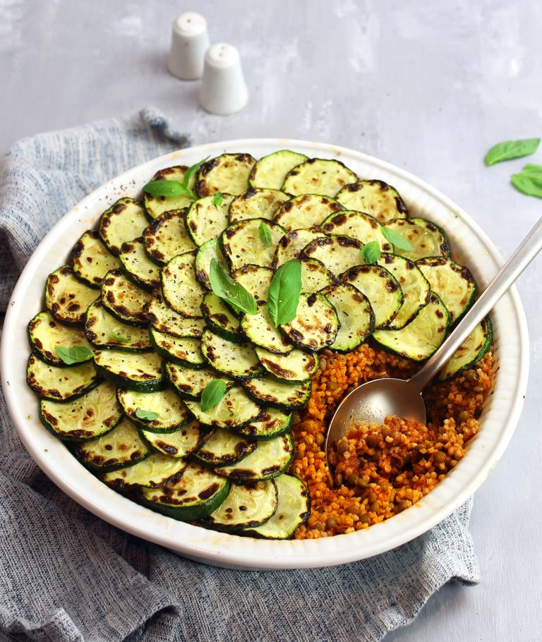 Gratin di zucchine su ragù di bulgur e lenticchie