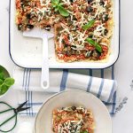 Lasagna di carasau con melanzane e pesto alla trapanese