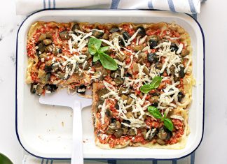 Lasagna di carasau con melanzane e pesto alla trapanese