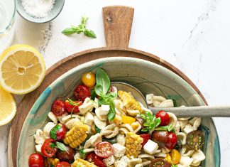 Orecchiette con pomodori marinati, pannocchie e primosale