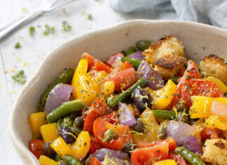 Peperonata ai capperi con pane croccante