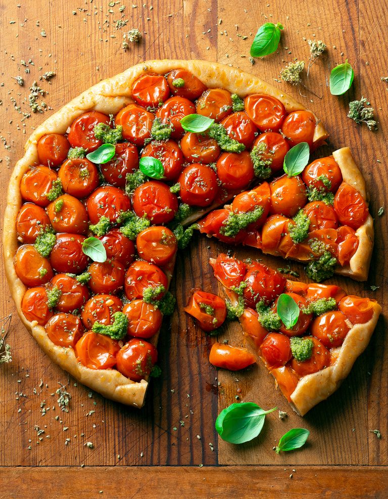 Tarte tatin di pomodorini con pesto e origano