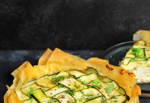 Torta fillo con zucchine e formaggi