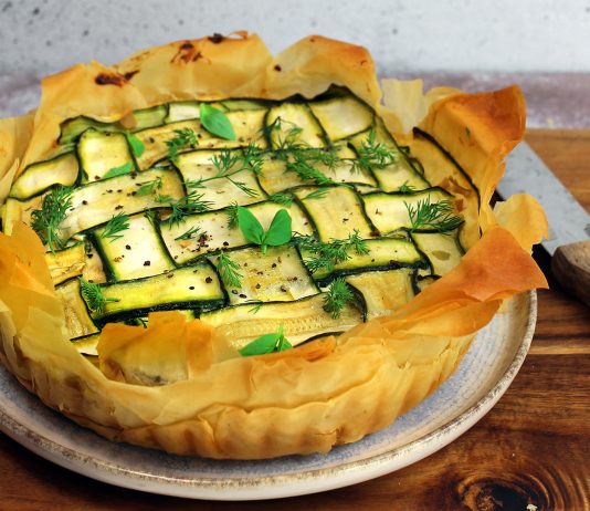 Torta fillo con zucchine e formaggi