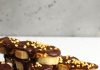 Barrette di banana, cioccolato e arachidi