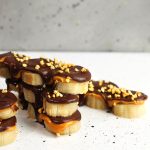 Barrette di banana, cioccolato e arachidi