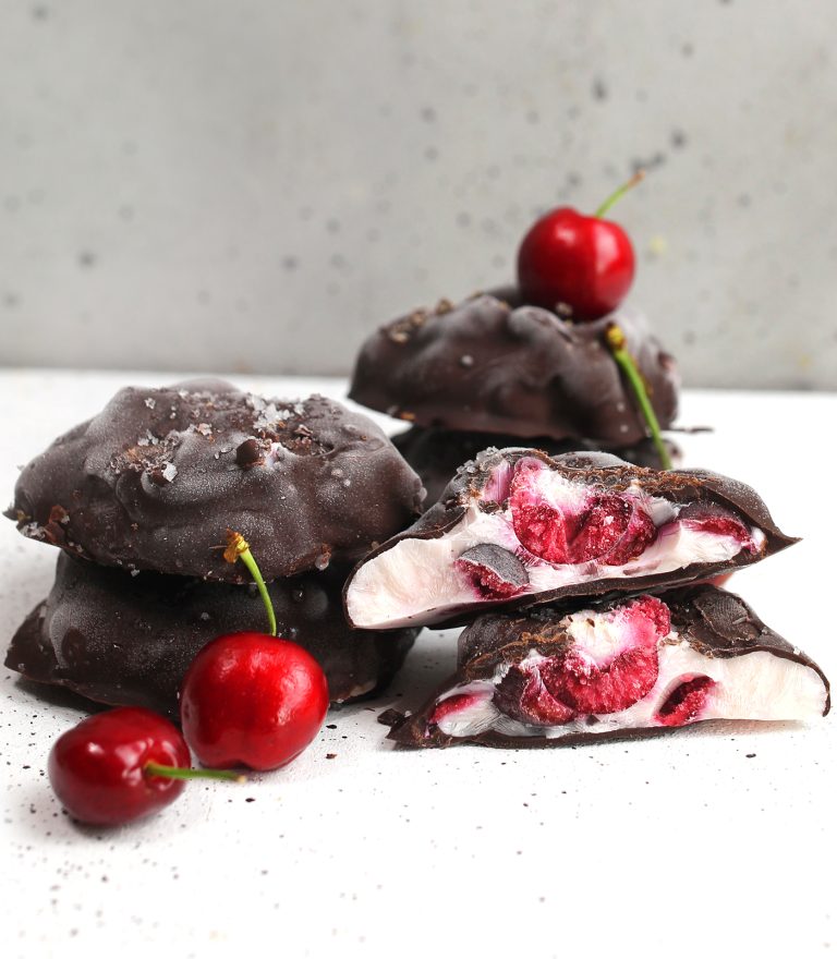 Biscotti fondenti di yogurt greco e ciliegie