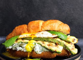 Brioche salate con zucchine, uova e mousse di formaggio