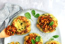 Cestini di patate e spinacini con ragù di zucchine