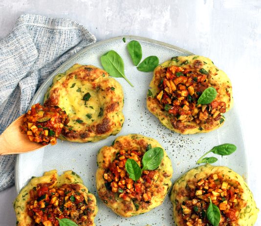 Cestini di patate e spinacini con ragù di zucchine