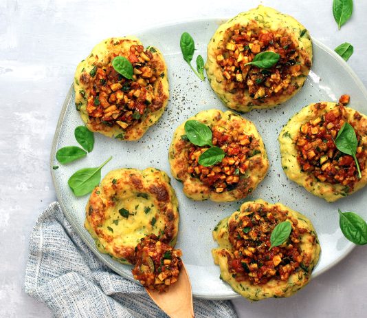 Cestini di patate e spinacini con ragù di zucchine