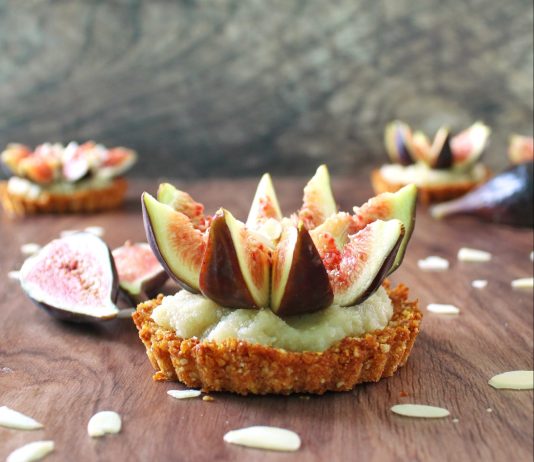 Crostatine di mandorle e fichi