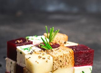 Cubo di frutta e formaggio