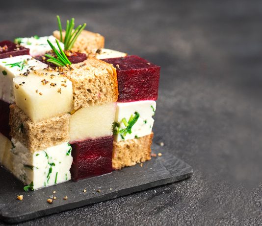 Cubo di frutta e formaggio