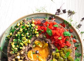 Ciambella di cuscus ai 4 ortaggi con salsa gialla