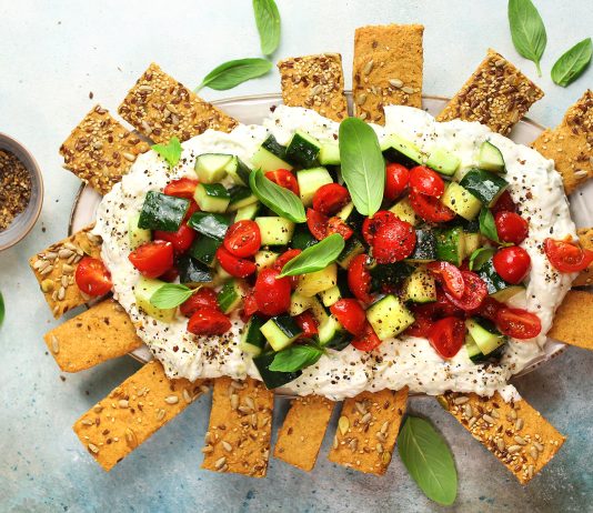 Dip di mozzarella e feta con pomodorini