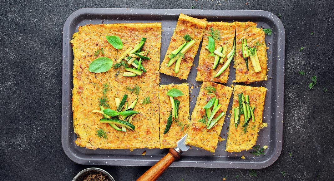 Focaccia farinata di ceci con zucchine e carote