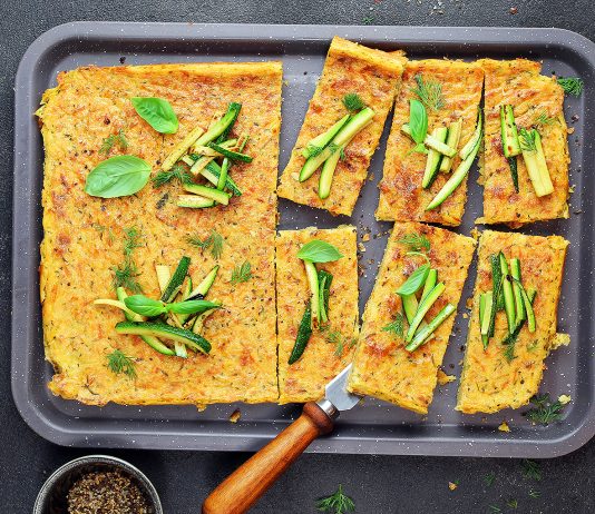 Focaccia farinata di ceci con zucchine e carote