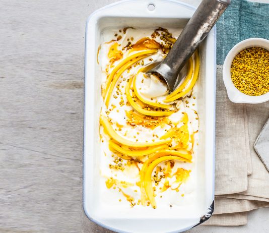 Gelato di mango, ricotta e miele