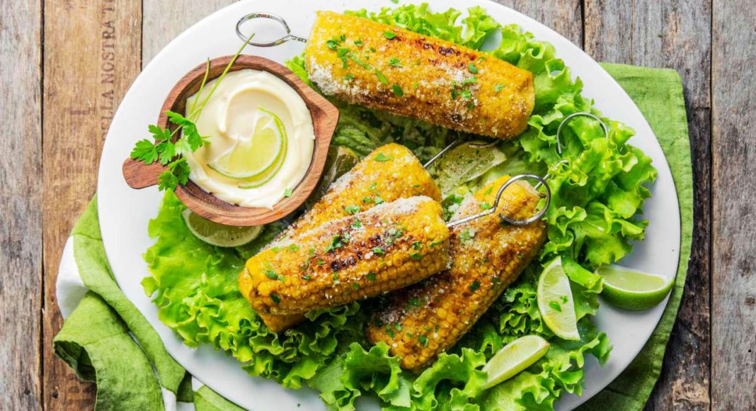 Pannocchie alla messicana con maionese al lime, pecorino e prezzemolo