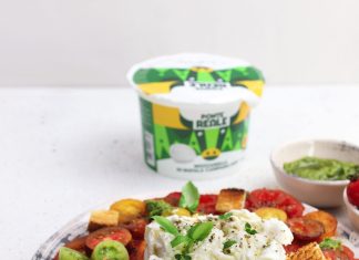 Mozzarella di bufala campana DOP su pomodori arrosto e pesto di pistacchi