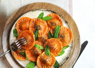 Ravioli rossi ricotta e spinaci Ravioli rossi ricotta e spinaci