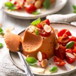Sformatini di pomodori e mandorle al basilico