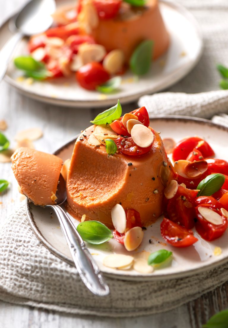 Sformatini di pomodori e mandorle al basilico